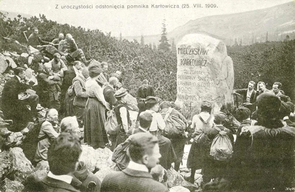 Uroczystość odsłonięcia pomnika Mieczysława Karłowicza w 1909 r. (fot. arch. Muzeum Tatrzańskiego)