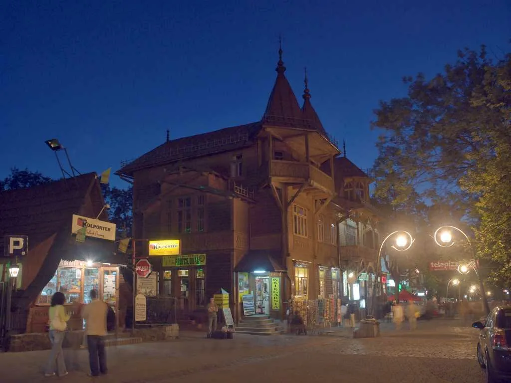 Willa "Poraj" i Krupówki nocą (fot. Andrzej Samardak)