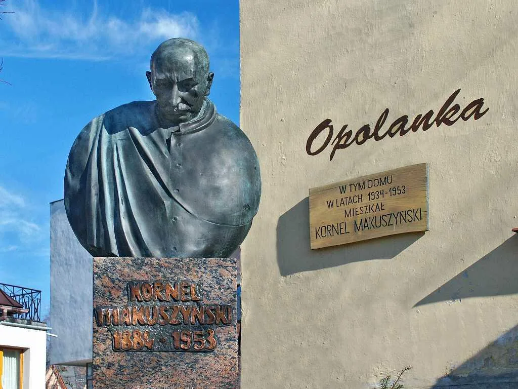 Pomnik Kornela Makuszyńskiego (fot. Andrzej Samardak)