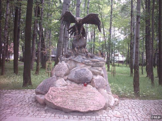 Pomnik ku pamięci żołnierzy poległych w walkach z hitlerowcami i komunistami