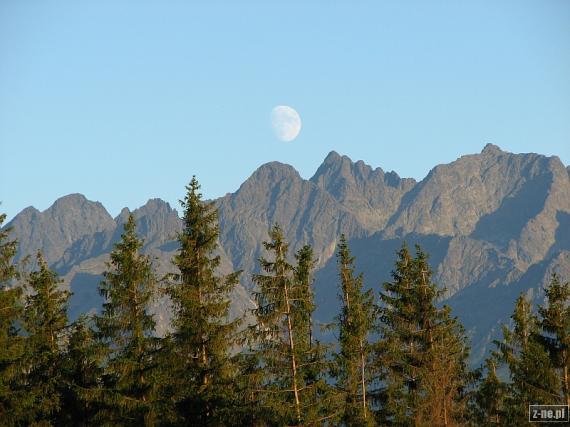 księżyc nad Tatrami