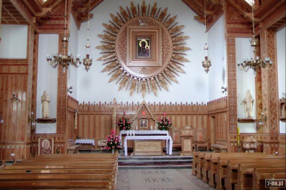 Wnętrze kościoła 1