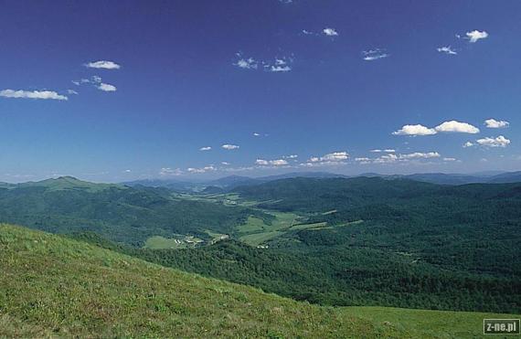  Dolina Wołosatego oraz masyw Szerokiego Wierchu wraz z Tarnicą widziany z Połoniny Caryńskiej