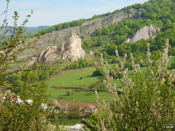 Cervenokamenske bradla _Cinsky mur_ ponad Cerveny Kamen