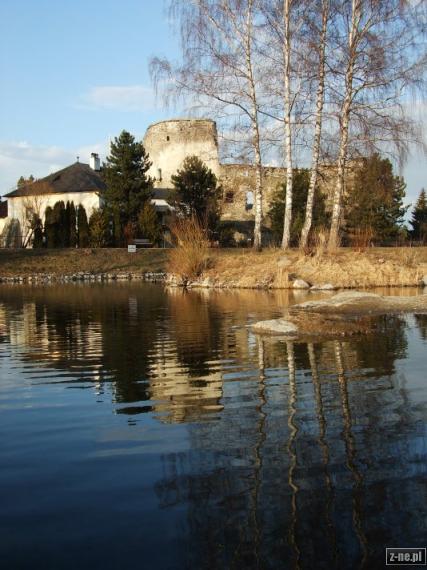 Liptovsky Hradok renesancny kastiel a goticky hrad jazierko pod Skalkou