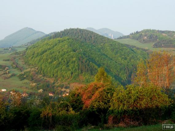 Rano nad Lednickou dolinou vzadu Chotuc Vrsatec Chmelova