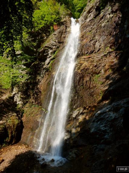 Sutovsky vodopad 38 m