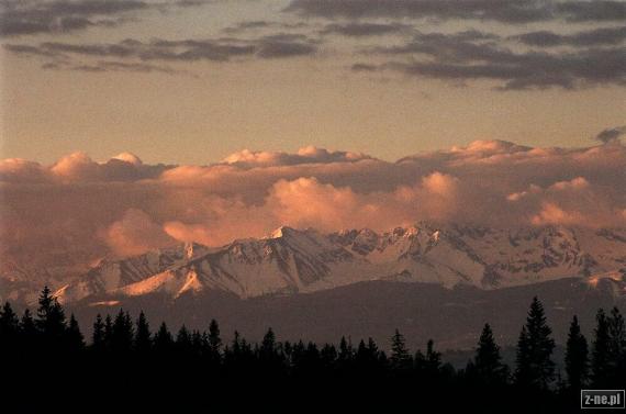 Wczesnoporanne Tatry z miejscowości Naprawa