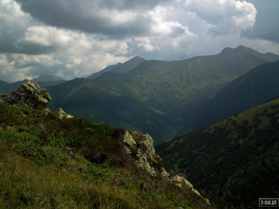 Widok na Tatry ze zbocza Grzesia